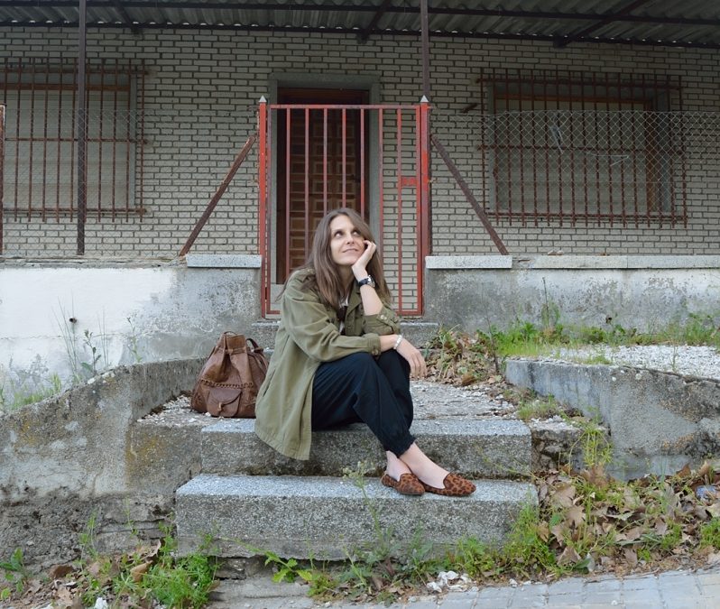Baggy pants and leopard flats
